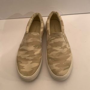American eagle outfitters tan camo